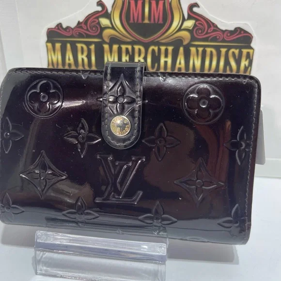 Louis Vuitton Kisslock Wallet in Amarante, preloved. - Picture 3 of 16